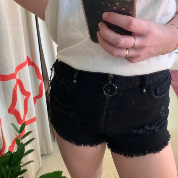 NWT Black Cuttoff distressed denim shorts!! - Picture 2 of 6